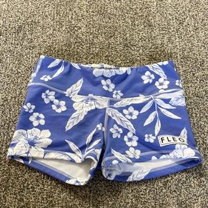 Fleo shorts size medium